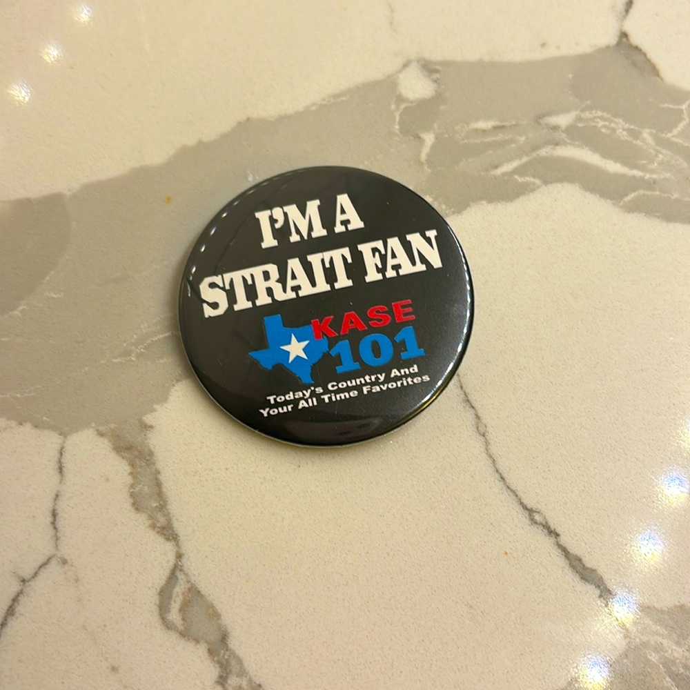 “I’m a Strait Fan” George Strait pin